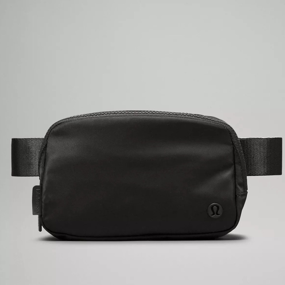 Lululemon Black/Black Belt Bag - Worn Twice